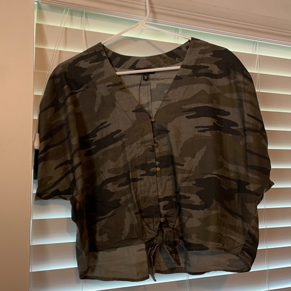 Camo cropped shirt - size XS, never worn